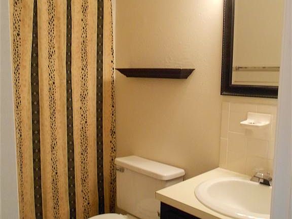 3rd image of 140 Willow Oak Ter APT 4