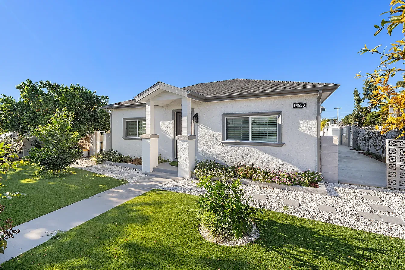 Terra Bella St, Pacoima — Photo 3