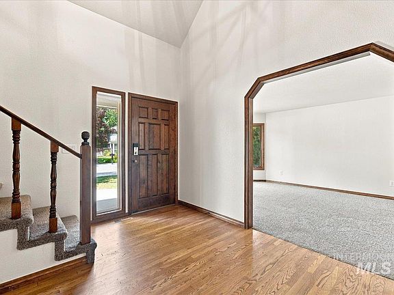 4th image of 387 E Fairbrook Dr
