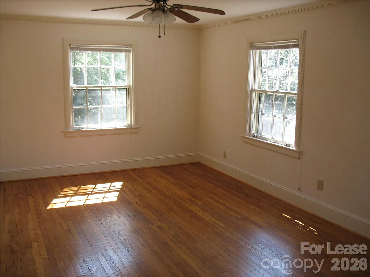 2 bed, 1.0 bath, 950 sqft, $1,695 — Photo 2