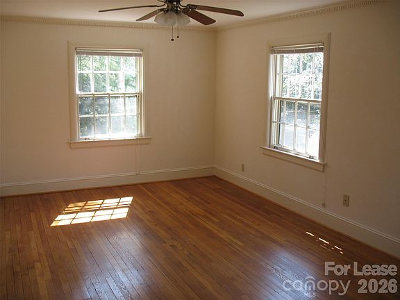 2nd image of 3043 Park Rd