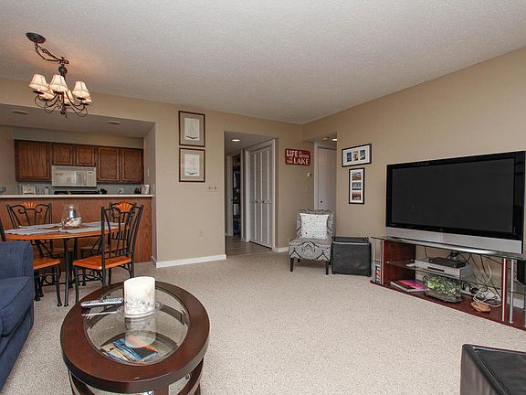 5th image of 368 Harbor Dr Unit 202
