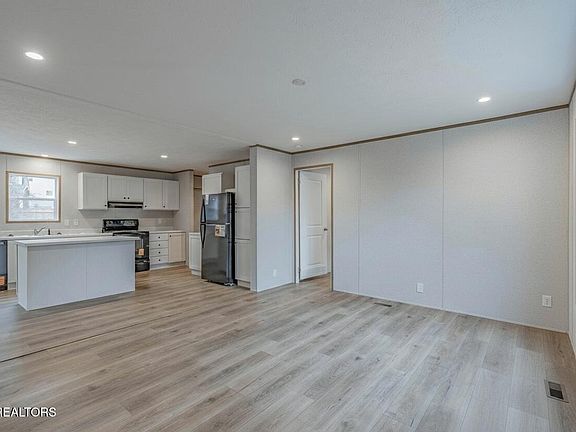 4th image of 531 Greenwood St