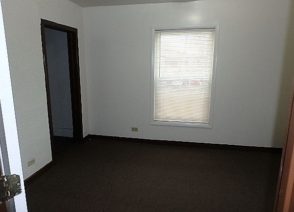 5th image of 706 Broadway Ave APT 2