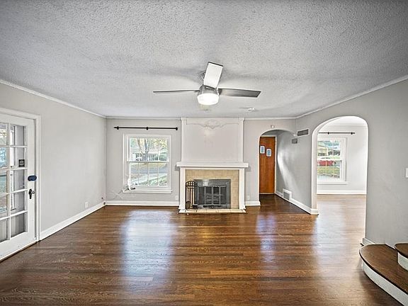 5th image of 7611 Oak St