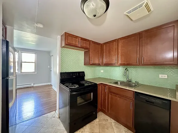 7626 N Milwaukee Ave, Niles, IL 60714