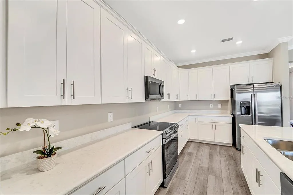 4 bed, 3.0 bath, 2161 sqft, $2,500 — Photo 3