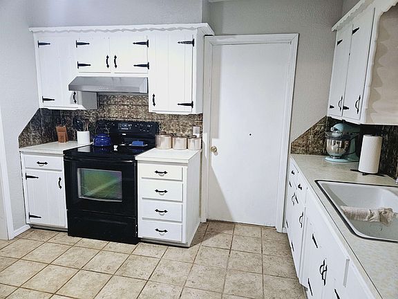 4th image of 404 E Cedar St