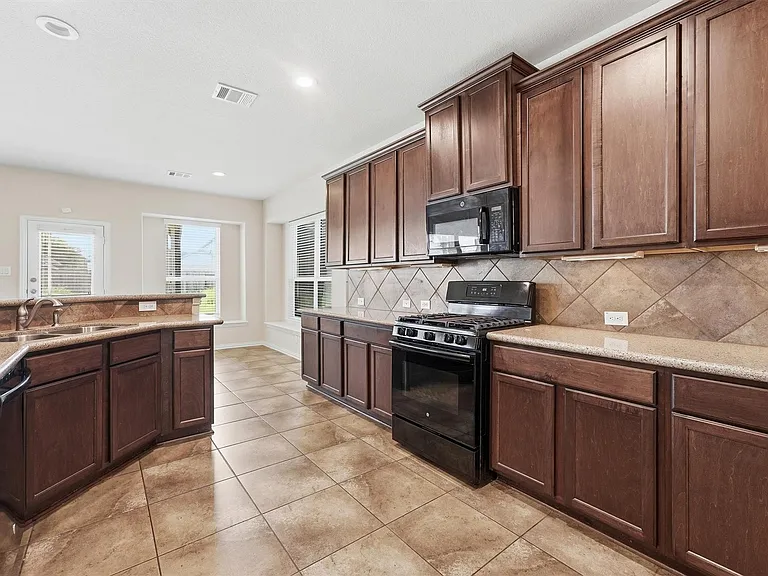 9518 Franklin Dr — Photo 7