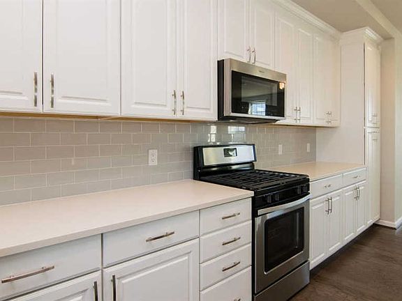 4th image of 2709 S Spurway Dr