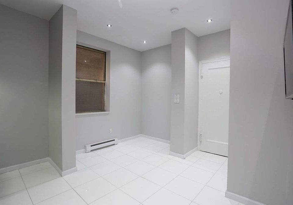 2nd image of 220 W 107th St APT 3G