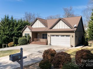 31 White Pine Dr, Asheville, NC 28805