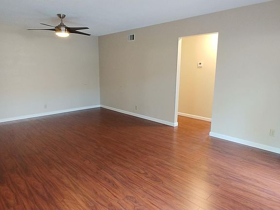 3rd image of 884 Whitehall Ave