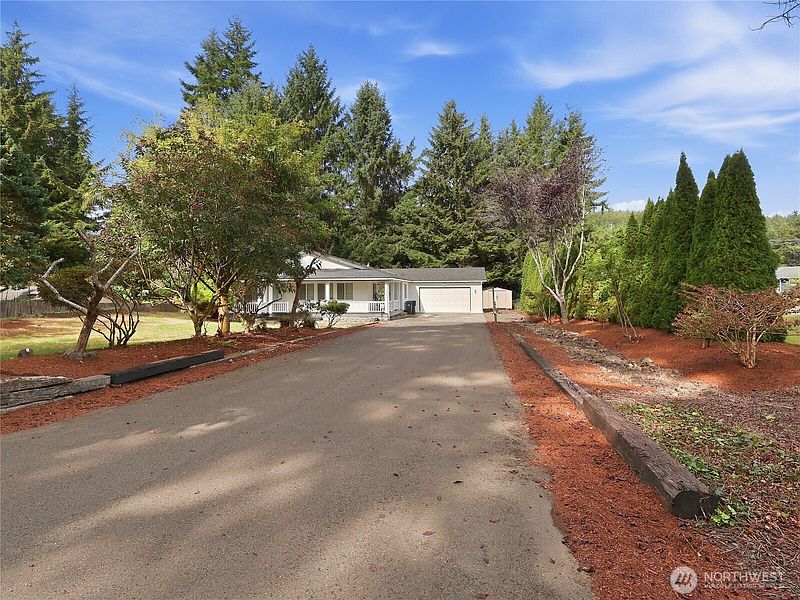 3rd image of 209 Fairway Drive