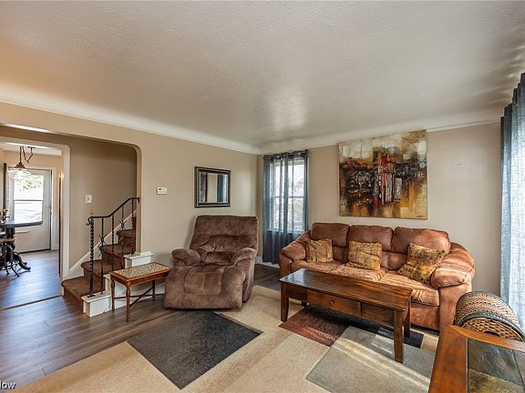 3rd image of 7902 Theota Ave