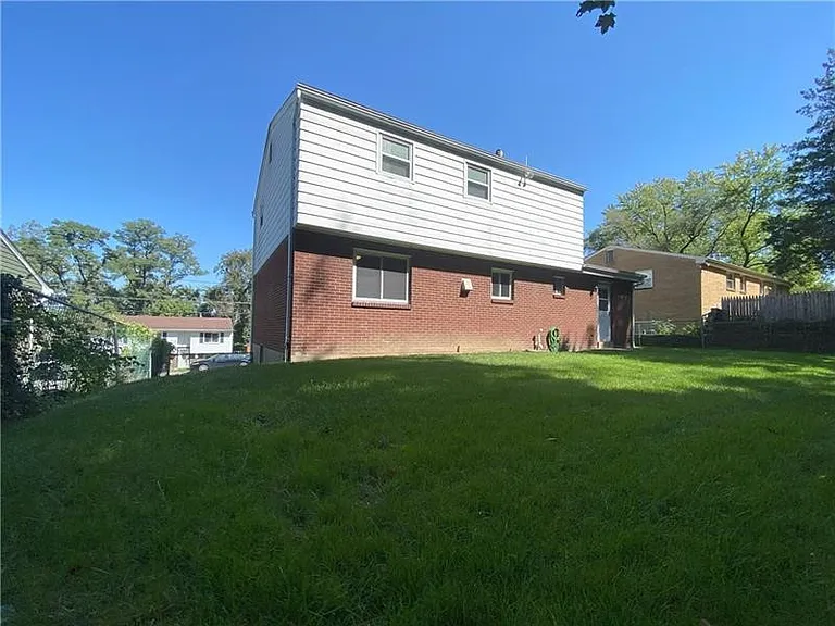 439 Crestview Dr — Photo 49