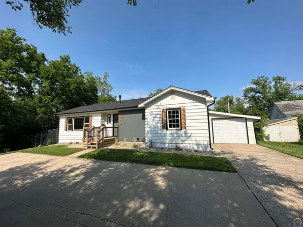 2520 SW Washburn Ave, Topeka, KS 66611