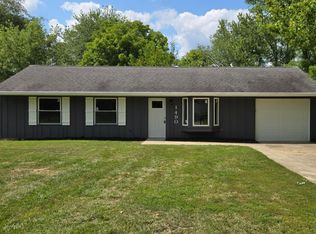 1490 W Meadowbrook Dr, Loveland, OH 45140