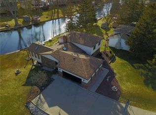 10311 Cedar Pointe Dr, White Lake, MI