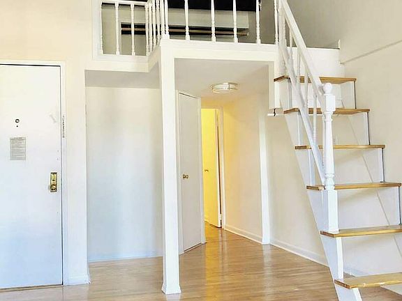 5th image of 432 W 38th St APT 5W