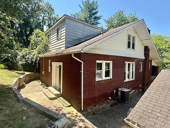 5th image of 1923 Prospect Ave