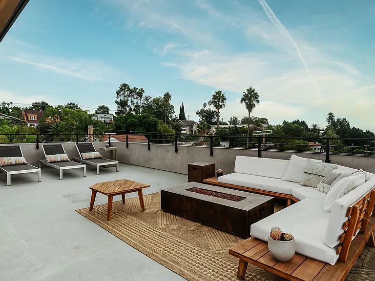 861 Hyperion Ave — Photo 38
