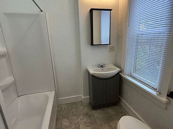 4th image of 911 N 9th St APT 1