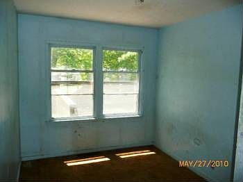 3rd image of 714 N 81st Ter