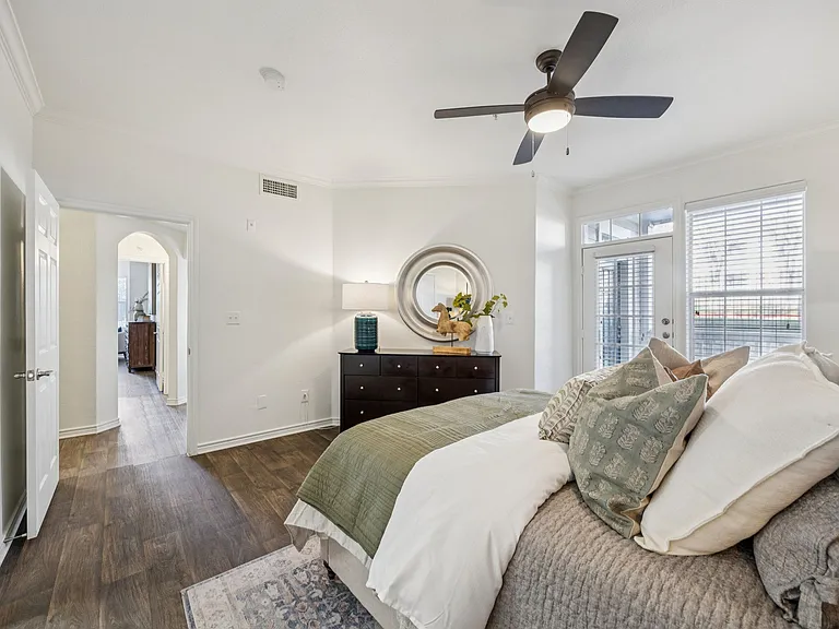McDermott Place — Photo 8