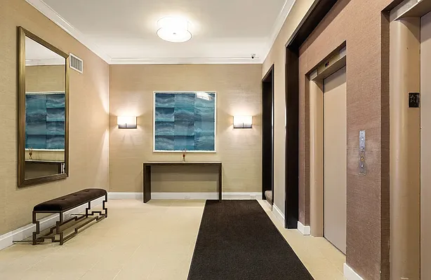Entry / hallway, photo 2