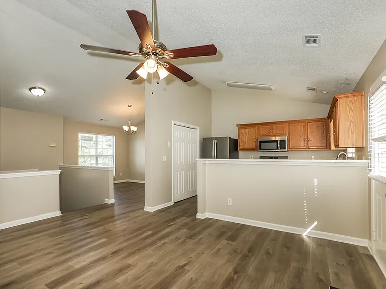 9447 Rollinghills Dr — Photo 5