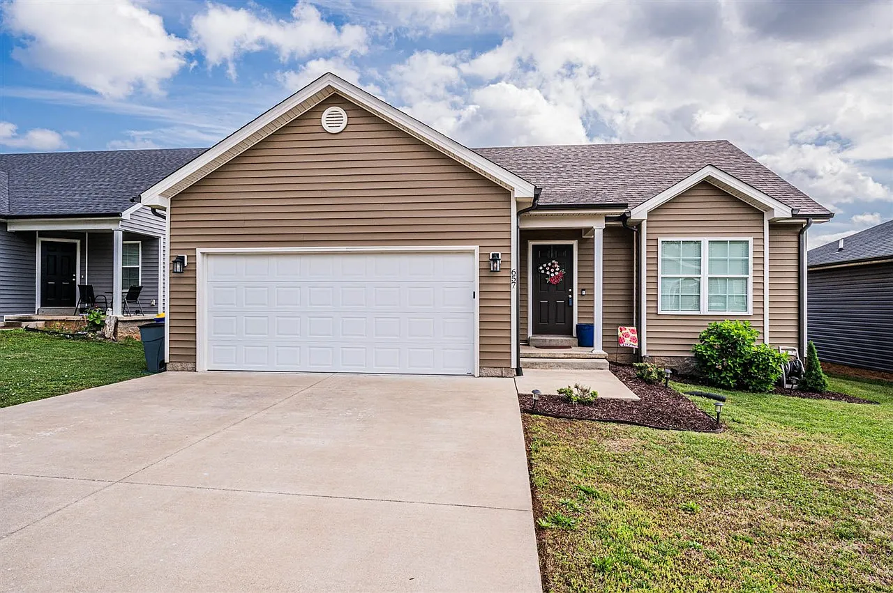 3 bed, 1146 sqft, $1,625 — Photo 1