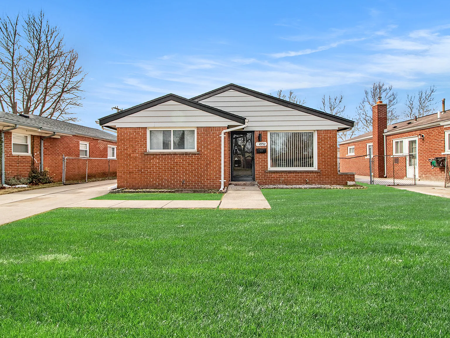 3 bed, 1051 sqft, $1,700 — Photo 1