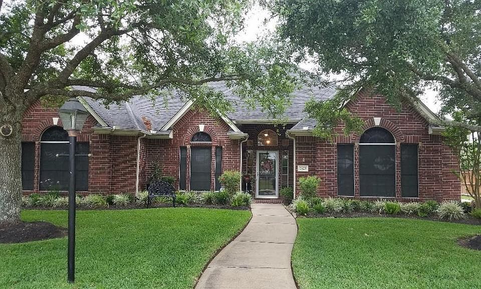 1st image of 2823 Fairway Dr