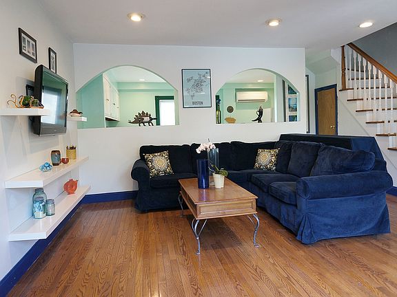 3rd image of 684 Bennington St