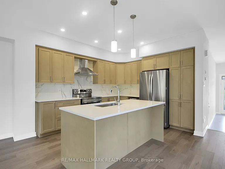 749 Newstead Cres — Photo 8