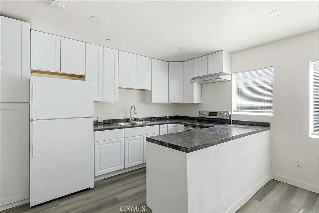 1 bed, 438 sqft, $2,299 — Photo 3
