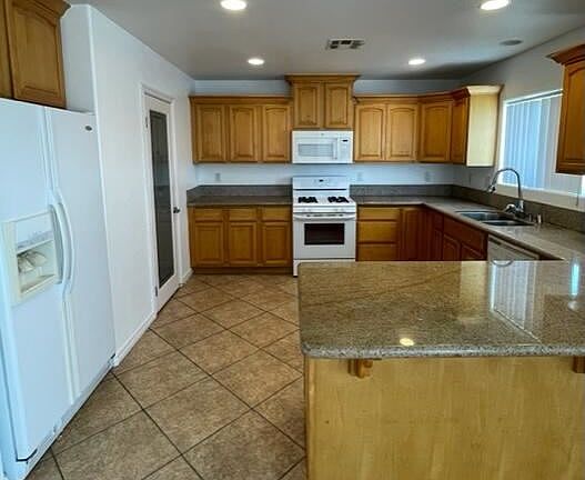 5th image of 2482 S Marina Dr