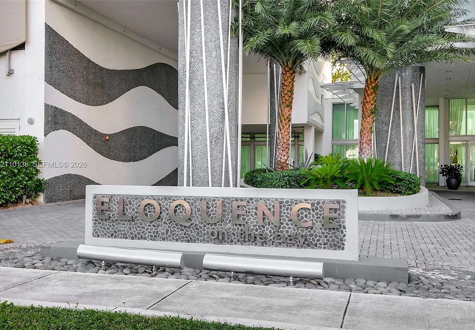 Eloquence On The Bay Cond — Photo 3