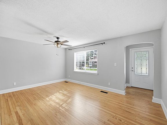 5th image of 718 Pyron Ln