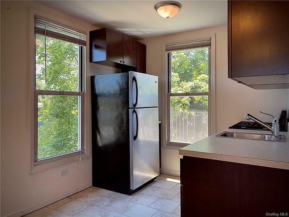 5th image of 83 Cedar Hill Ave APT 2