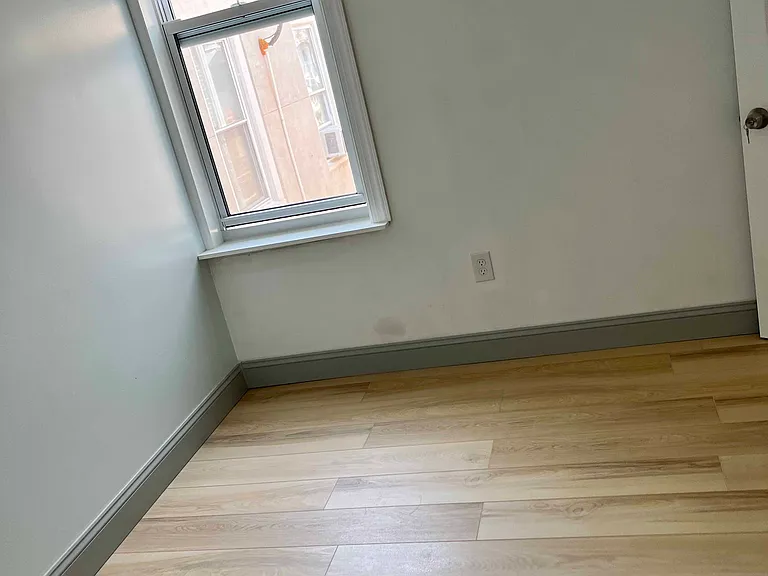 1406 S 15th St — Photo 24