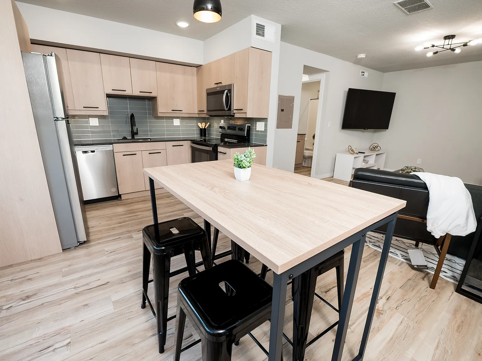 1 bed, 613 sqft, $1,450 — Photo 2