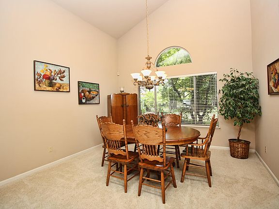 5th image of 3385 Kensington Dr