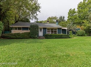 16427 W Des Plaines Dr, Libertyville, IL 60048