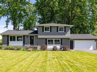 137 Timberline Dr, Penfield, NY 14526