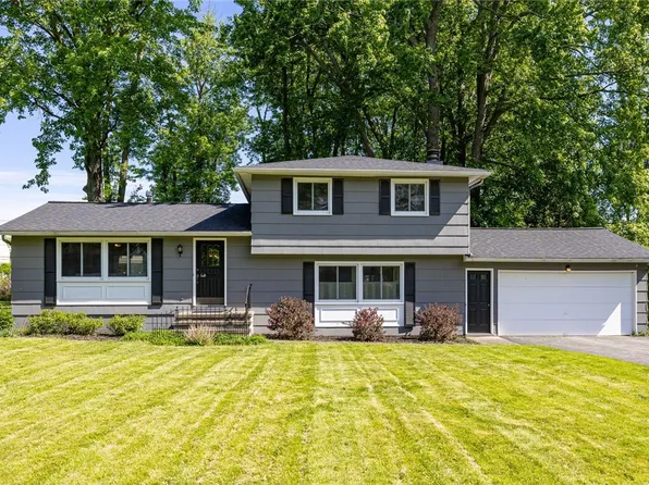 137 Timberline Dr, Penfield, NY 14526