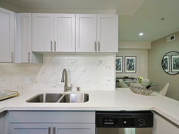 5th image of 390 Paseo Camarillo #2-302