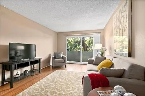 Vista Apartments — Photo 4