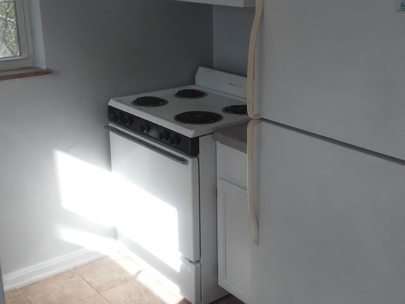 4th image of 1627 Sundale Ave #2